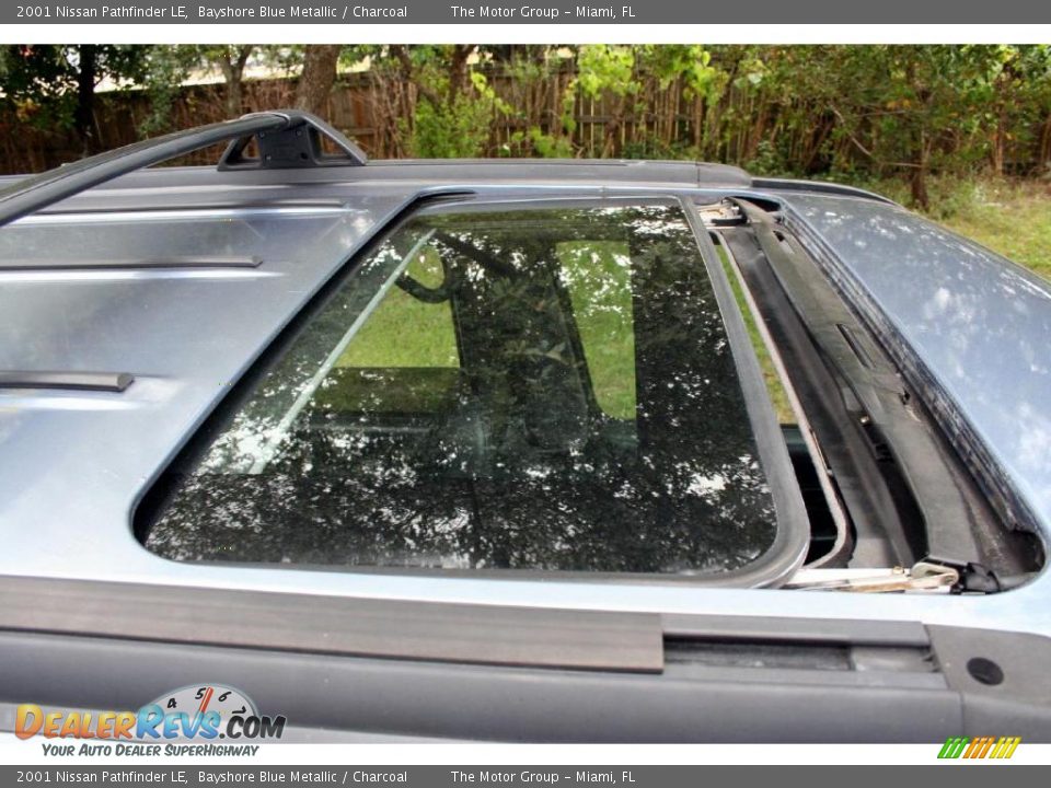 2001 Nissan Pathfinder LE Bayshore Blue Metallic / Charcoal Photo #32