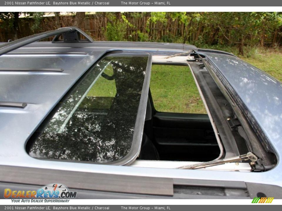 2001 Nissan Pathfinder LE Bayshore Blue Metallic / Charcoal Photo #33