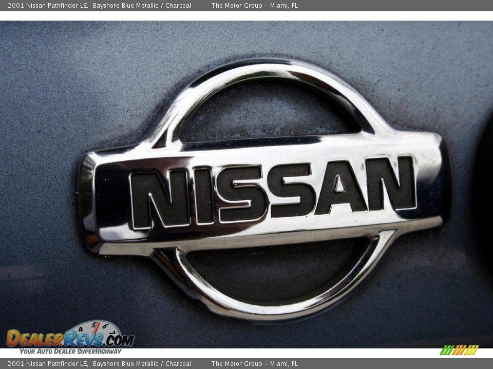 2001 Nissan Pathfinder LE Bayshore Blue Metallic / Charcoal Photo #35
