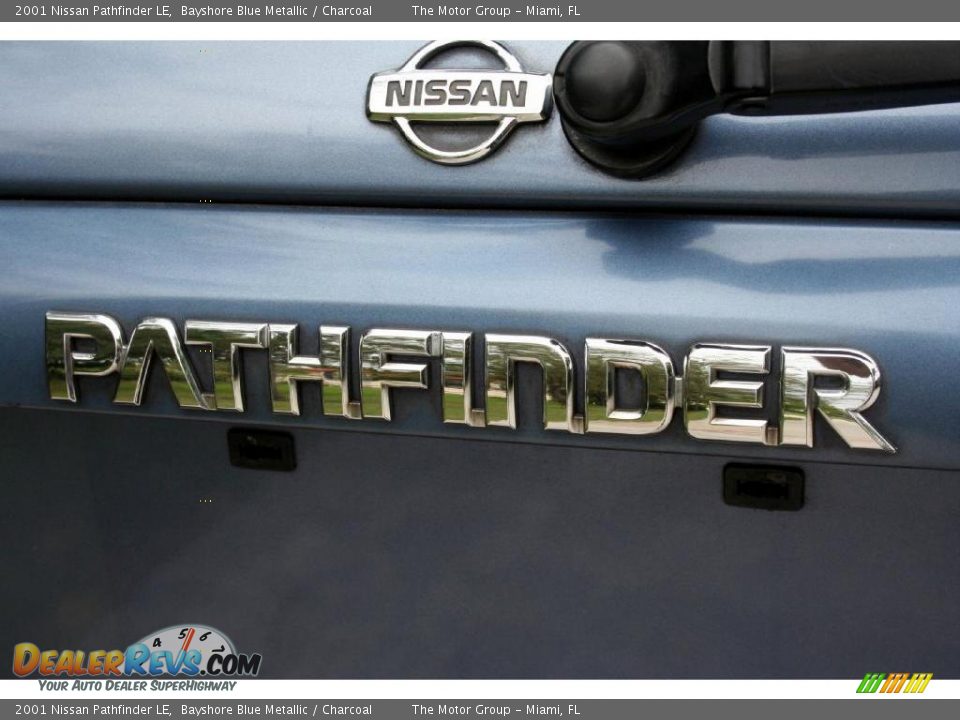 2001 Nissan Pathfinder LE Bayshore Blue Metallic / Charcoal Photo #36