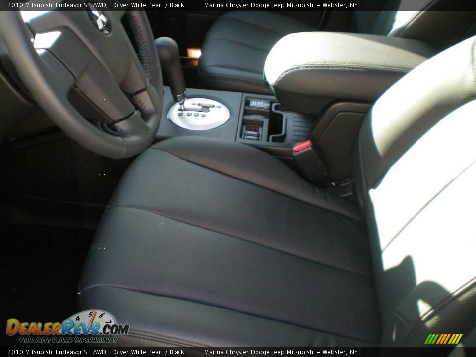 2010 Mitsubishi Endeavor SE AWD Dover White Pearl / Black Photo #2