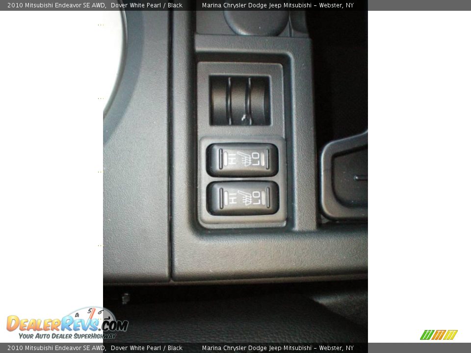2010 Mitsubishi Endeavor SE AWD Dover White Pearl / Black Photo #6