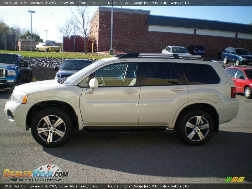 2010 Mitsubishi Endeavor SE AWD Dover White Pearl / Black Photo #8