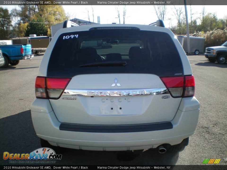 2010 Mitsubishi Endeavor SE AWD Dover White Pearl / Black Photo #10