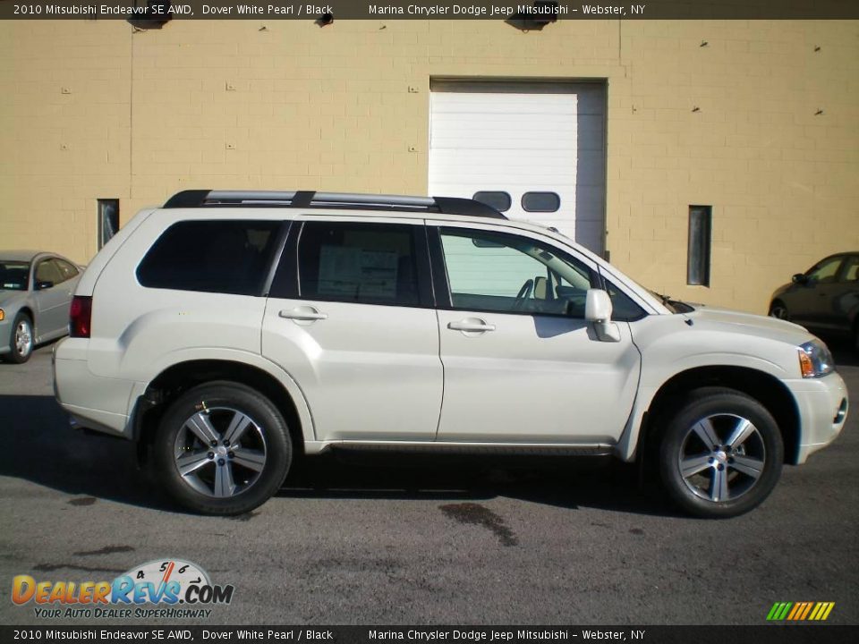 2010 Mitsubishi Endeavor SE AWD Dover White Pearl / Black Photo #12
