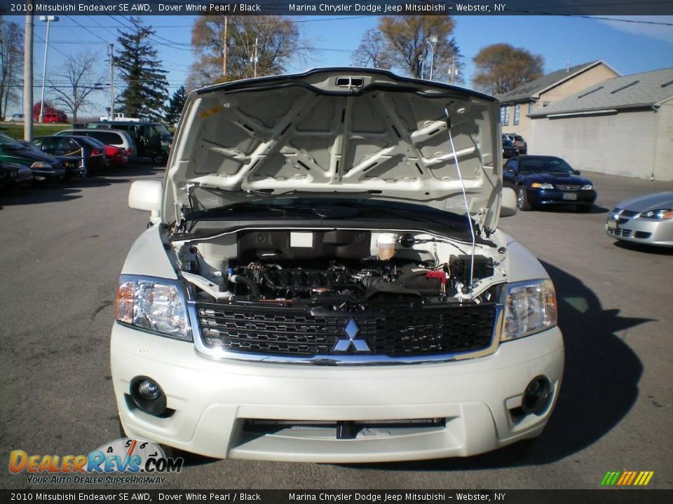 2010 Mitsubishi Endeavor SE AWD Dover White Pearl / Black Photo #15