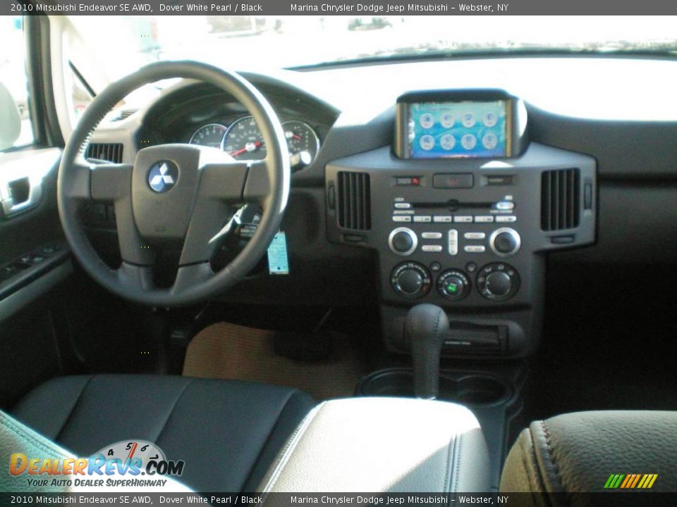 2010 Mitsubishi Endeavor SE AWD Dover White Pearl / Black Photo #27