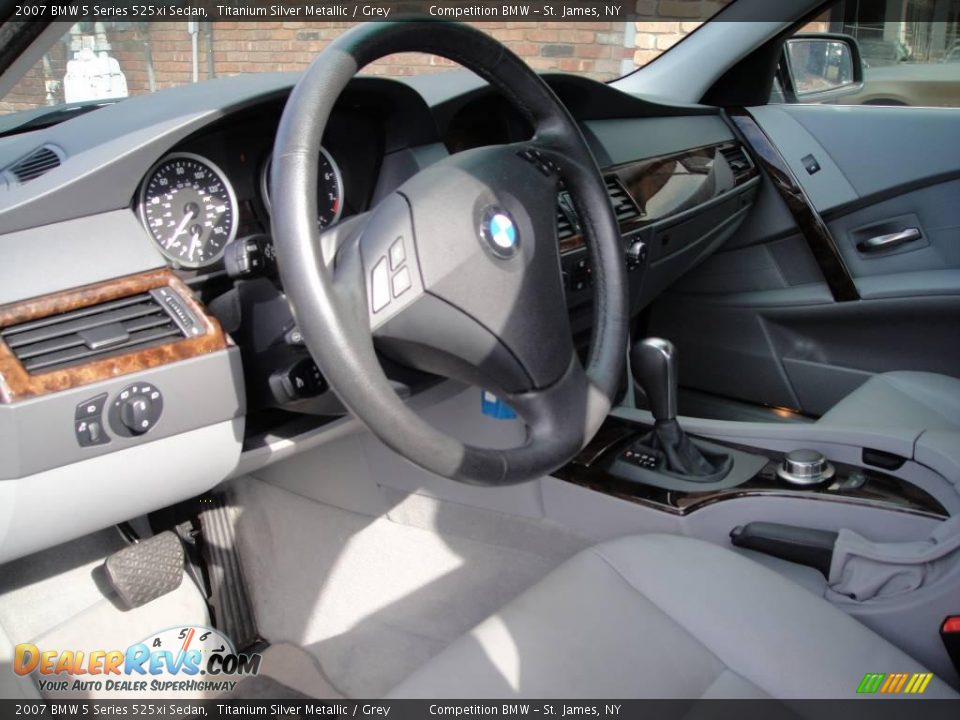 2007 BMW 5 Series 525xi Sedan Titanium Silver Metallic / Grey Photo #10
