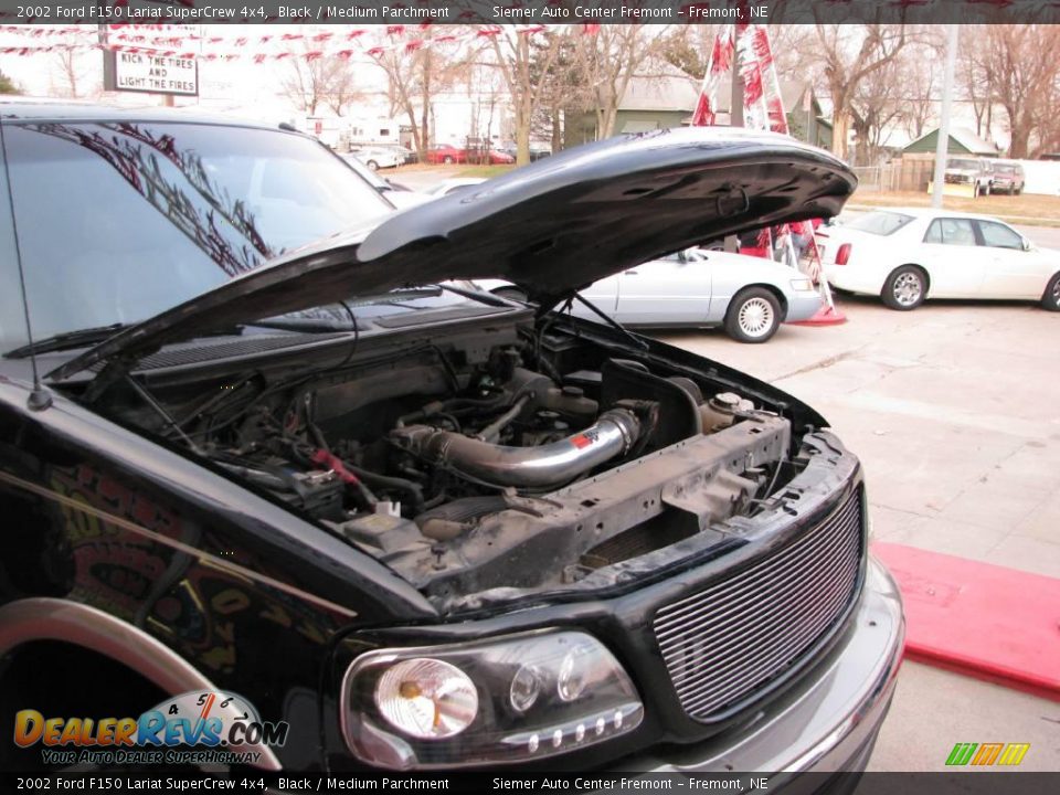 2002 Ford F150 Lariat SuperCrew 4x4 Black / Medium Parchment Photo #32