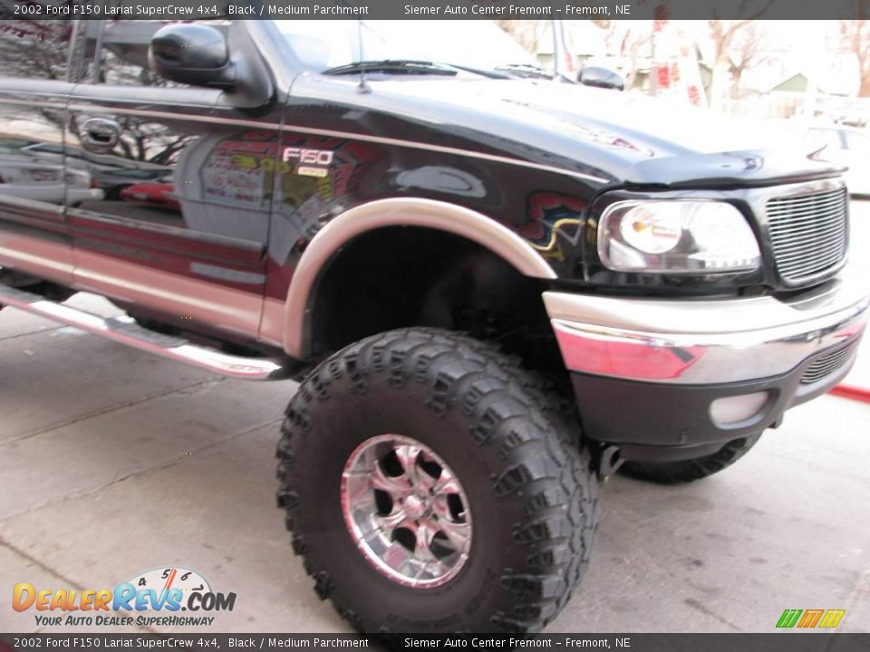 2002 Ford F150 Lariat SuperCrew 4x4 Black / Medium Parchment Photo #35