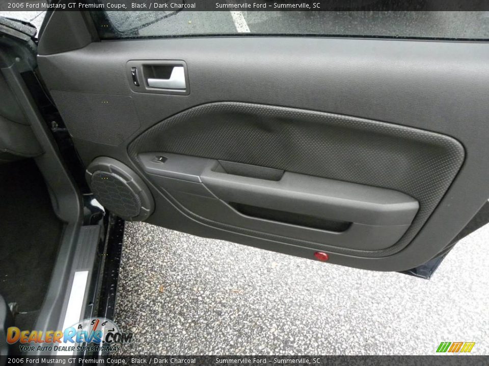 2006 Ford Mustang GT Premium Coupe Black / Dark Charcoal Photo #8