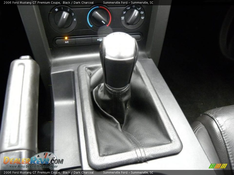 2006 Ford Mustang GT Premium Coupe Black / Dark Charcoal Photo #16