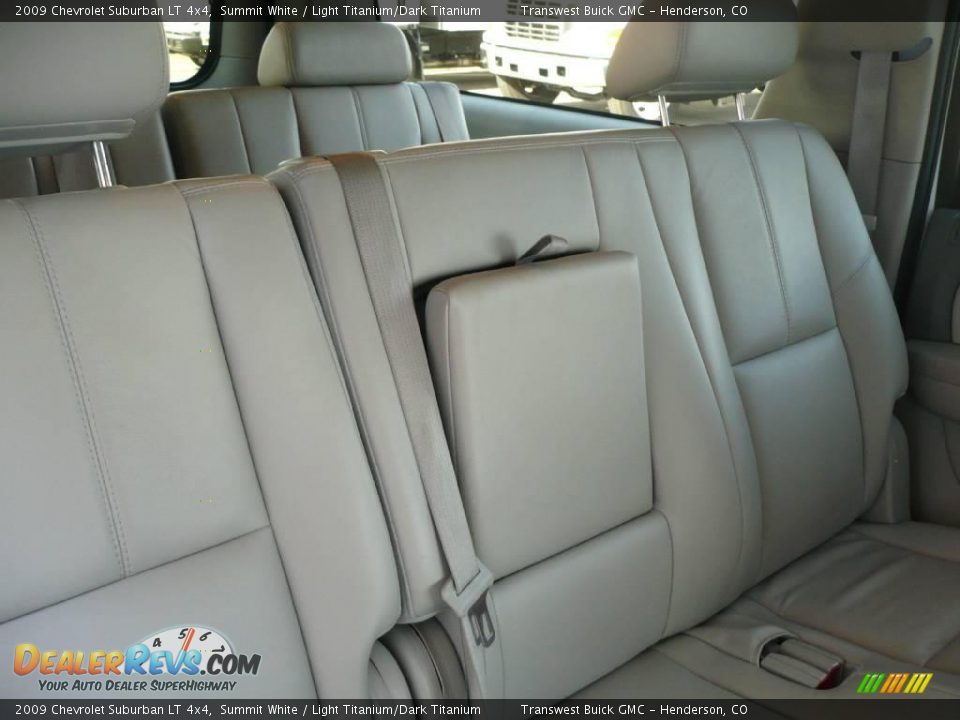 2009 Chevrolet Suburban LT 4x4 Summit White / Light Titanium/Dark Titanium Photo #16