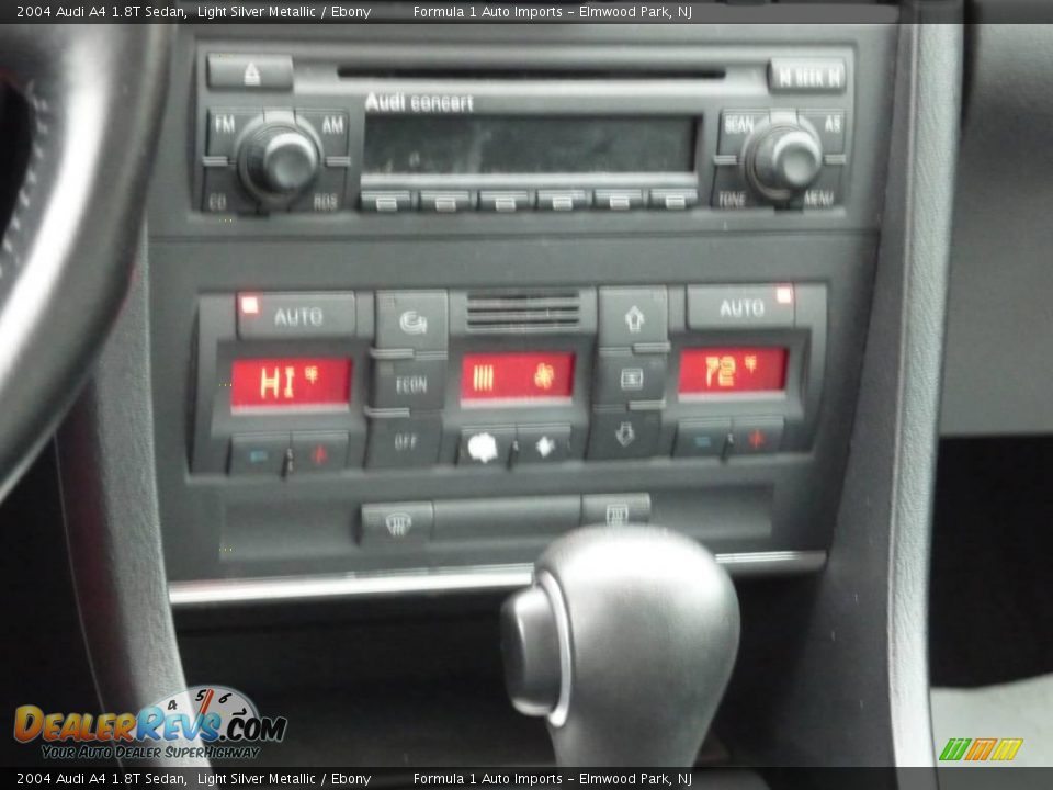 2004 Audi A4 1.8T Sedan Light Silver Metallic / Ebony Photo #10