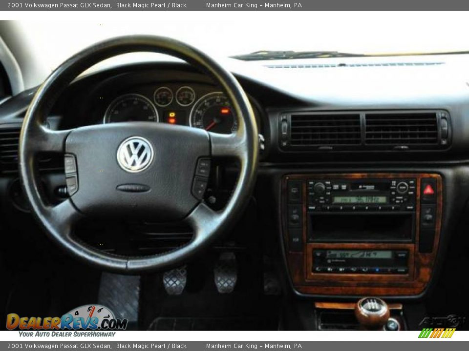 2001 Volkswagen Passat GLX Sedan Black Magic Pearl / Black Photo #7