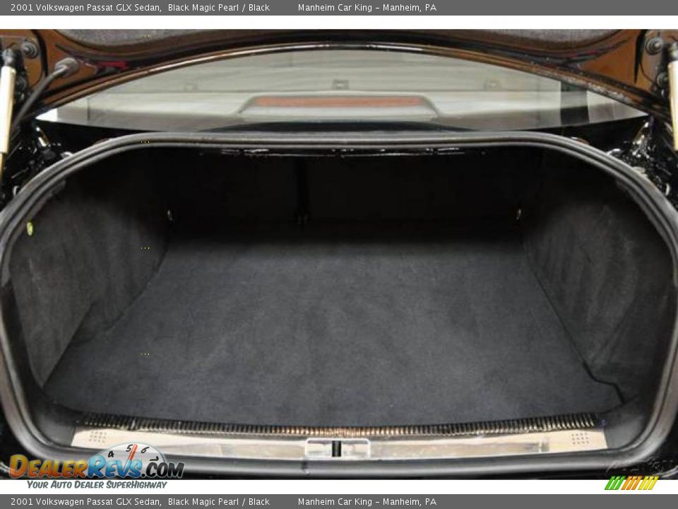 2001 Volkswagen Passat GLX Sedan Black Magic Pearl / Black Photo #15