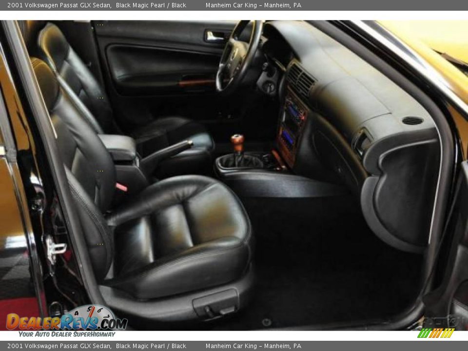 2001 Volkswagen Passat GLX Sedan Black Magic Pearl / Black Photo #17