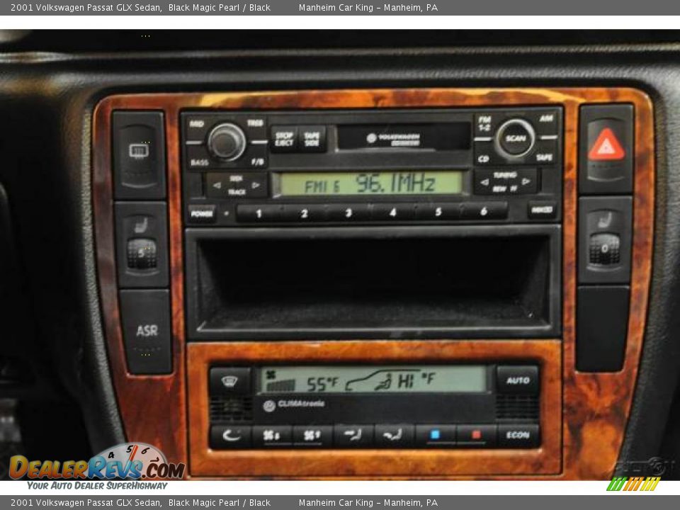 2001 Volkswagen Passat GLX Sedan Black Magic Pearl / Black Photo #34