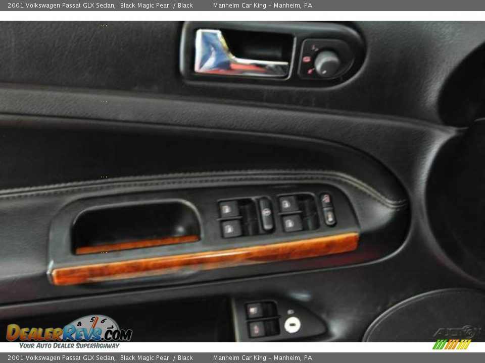 2001 Volkswagen Passat GLX Sedan Black Magic Pearl / Black Photo #36