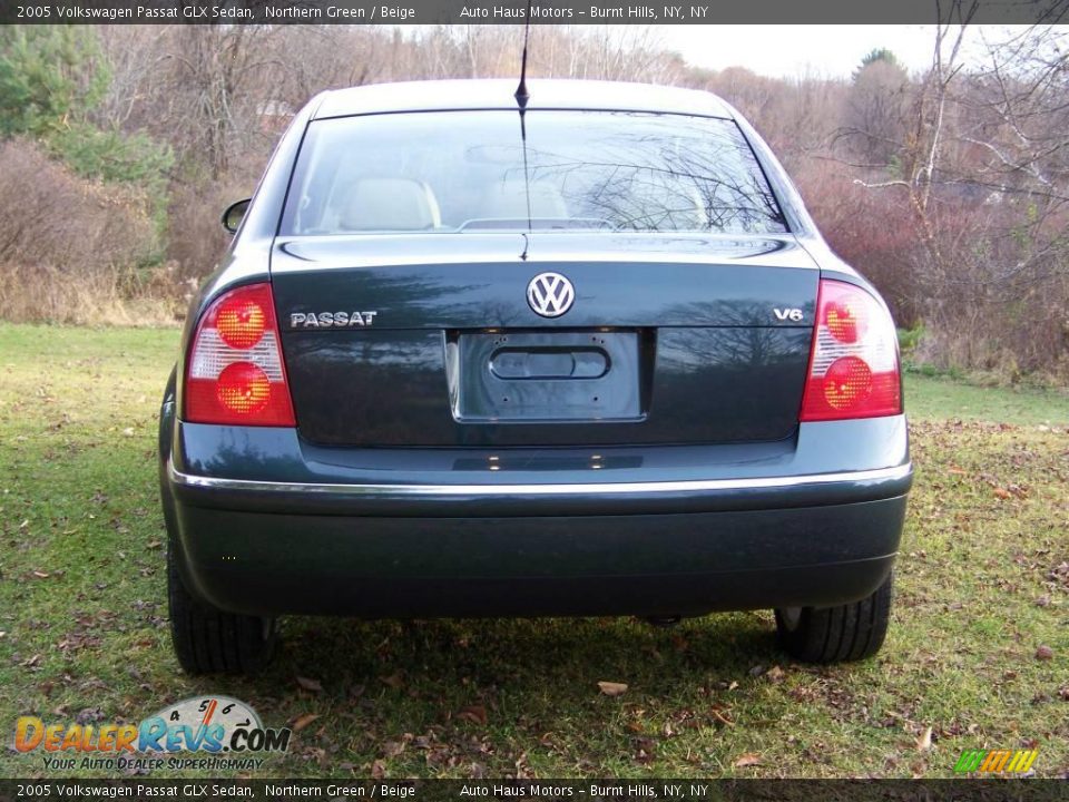 2005 Volkswagen Passat GLX Sedan Northern Green / Beige Photo #6