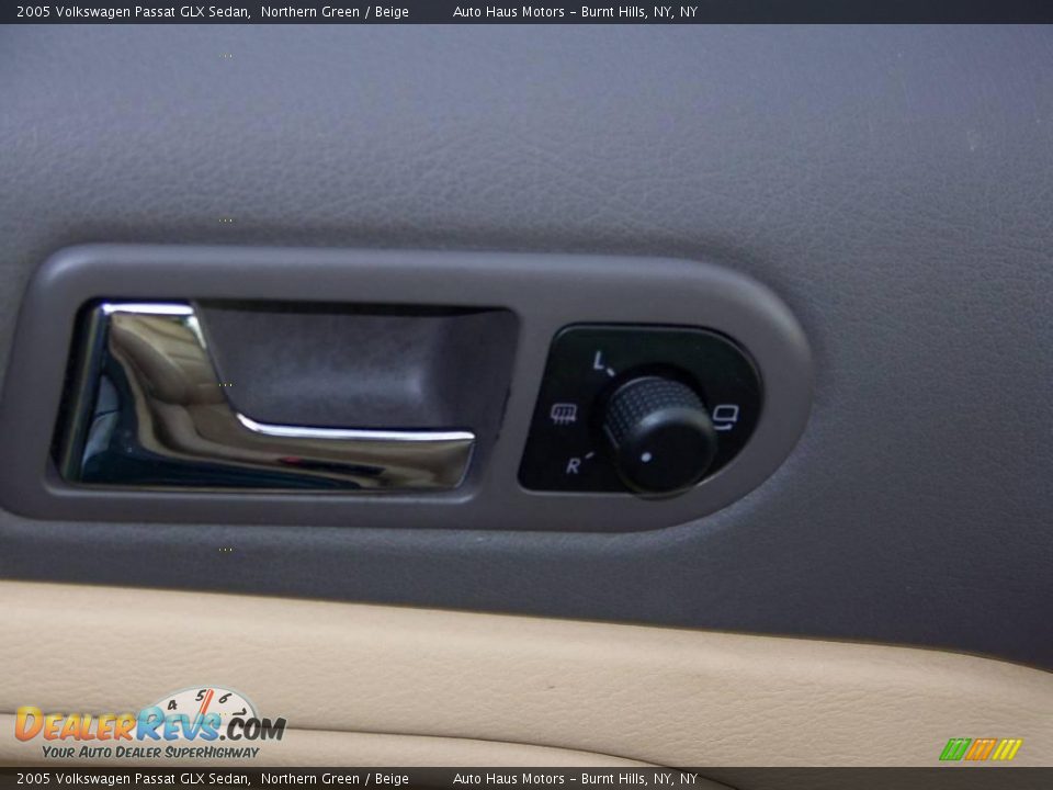 2005 Volkswagen Passat GLX Sedan Northern Green / Beige Photo #19