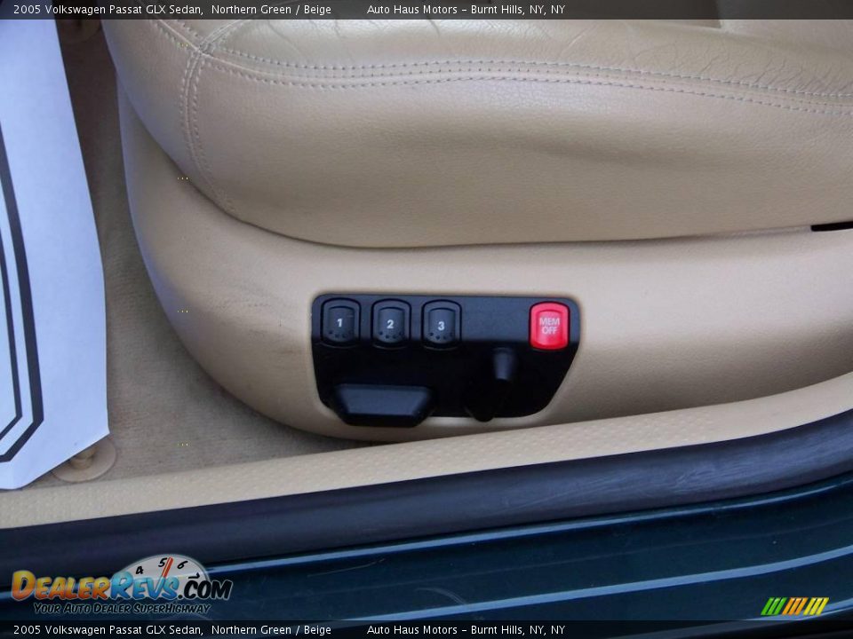 2005 Volkswagen Passat GLX Sedan Northern Green / Beige Photo #21