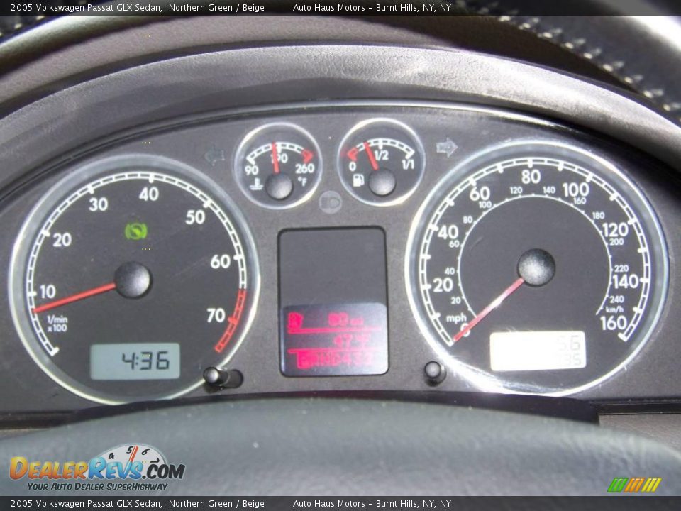 2005 Volkswagen Passat GLX Sedan Northern Green / Beige Photo #22