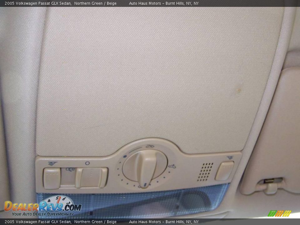 2005 Volkswagen Passat GLX Sedan Northern Green / Beige Photo #28