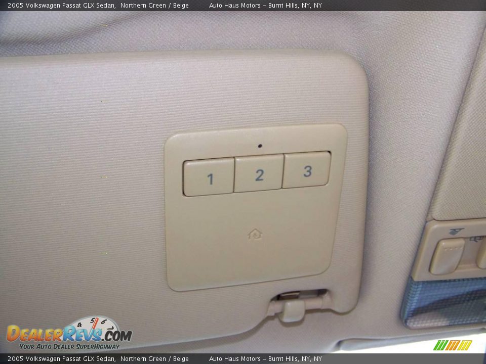 2005 Volkswagen Passat GLX Sedan Northern Green / Beige Photo #29