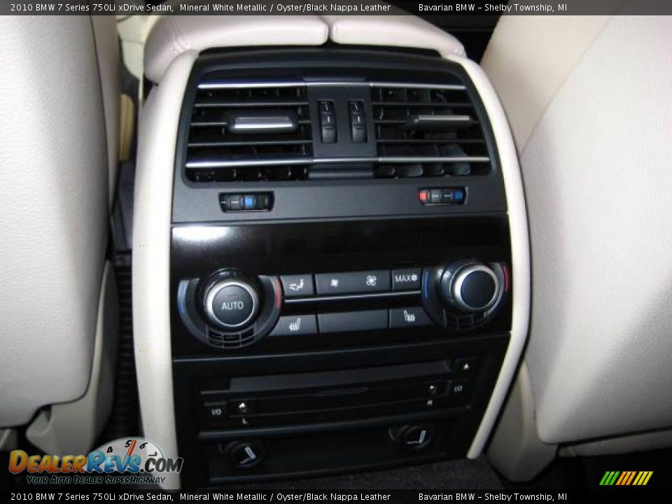 2010 BMW 7 Series 750Li xDrive Sedan Mineral White Metallic / Oyster/Black Nappa Leather Photo #12