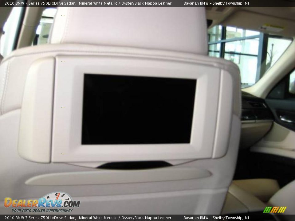 2010 BMW 7 Series 750Li xDrive Sedan Mineral White Metallic / Oyster/Black Nappa Leather Photo #13