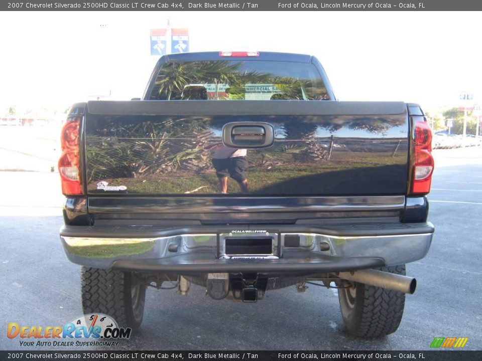 2007 Chevrolet Silverado 2500HD Classic LT Crew Cab 4x4 Dark Blue Metallic / Tan Photo #4