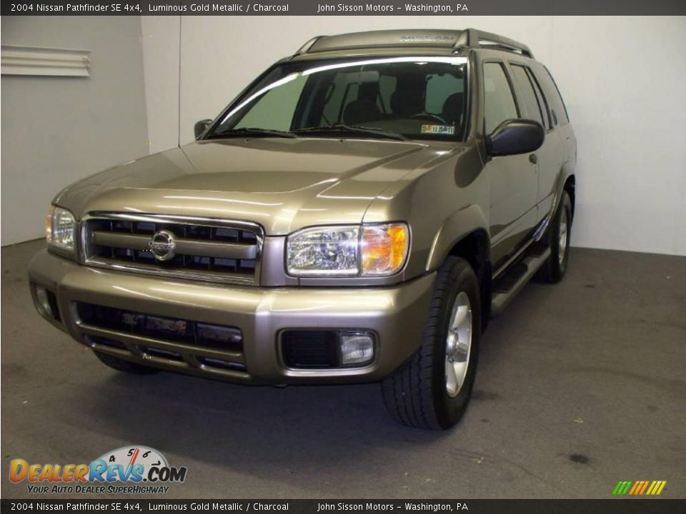 2004 Nissan Pathfinder SE 4x4 Luminous Gold Metallic / Charcoal Photo #1