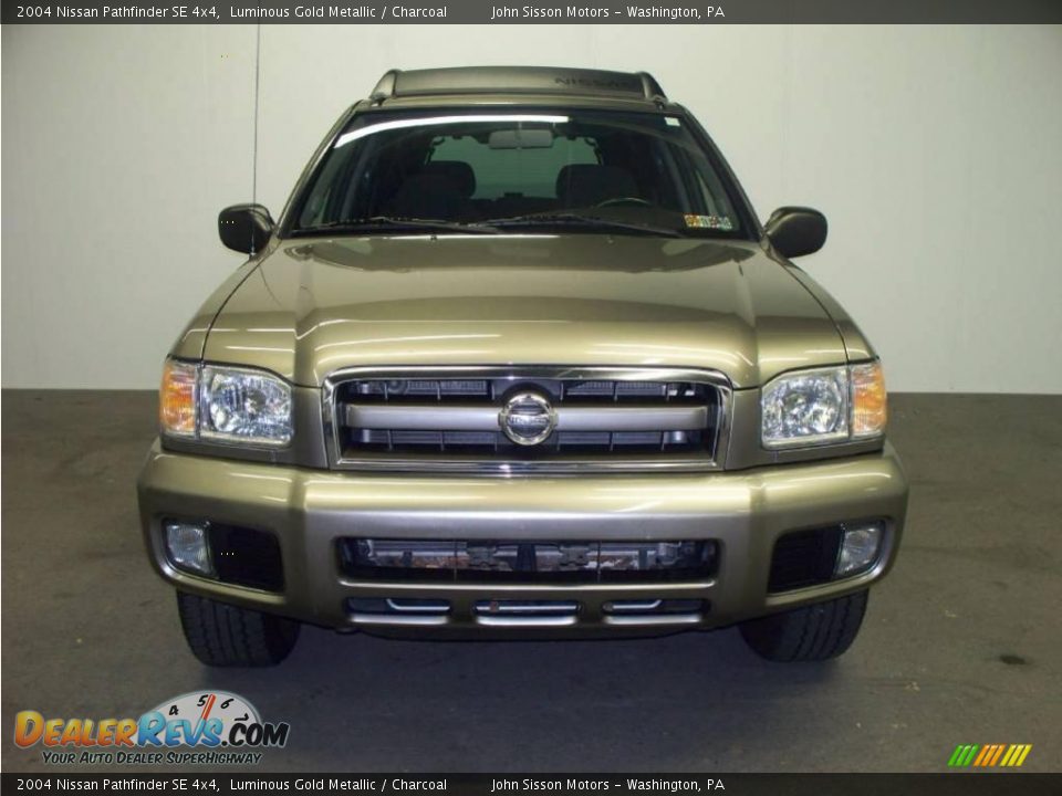 2004 Nissan Pathfinder SE 4x4 Luminous Gold Metallic / Charcoal Photo #2