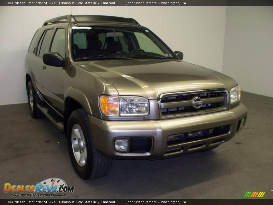 2004 Nissan Pathfinder SE 4x4 Luminous Gold Metallic / Charcoal Photo #3