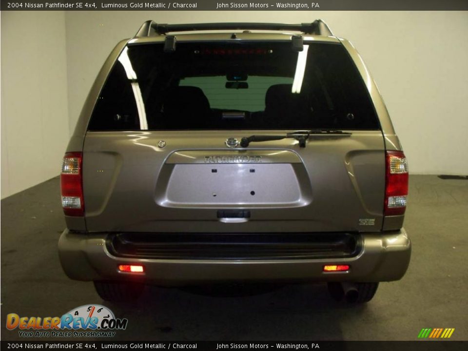 2004 Nissan Pathfinder SE 4x4 Luminous Gold Metallic / Charcoal Photo #4