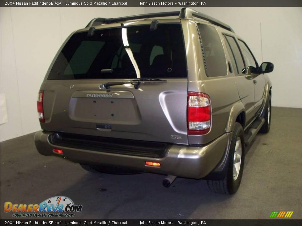 2004 Nissan Pathfinder SE 4x4 Luminous Gold Metallic / Charcoal Photo #5