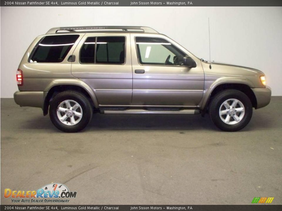 2004 Nissan Pathfinder SE 4x4 Luminous Gold Metallic / Charcoal Photo #6
