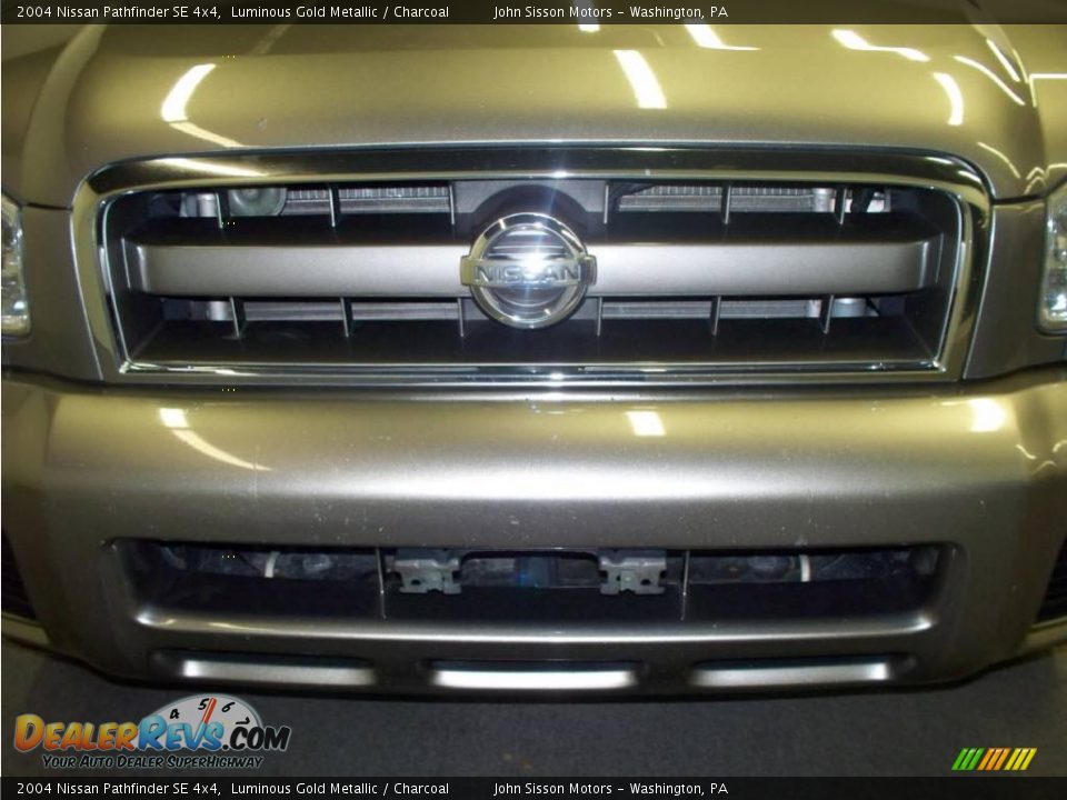 2004 Nissan Pathfinder SE 4x4 Luminous Gold Metallic / Charcoal Photo #8
