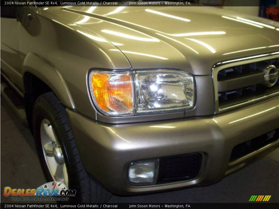 2004 Nissan Pathfinder SE 4x4 Luminous Gold Metallic / Charcoal Photo #9