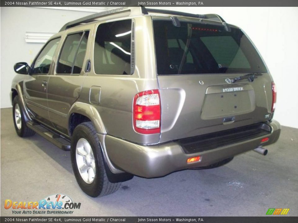 2004 Nissan Pathfinder SE 4x4 Luminous Gold Metallic / Charcoal Photo #10