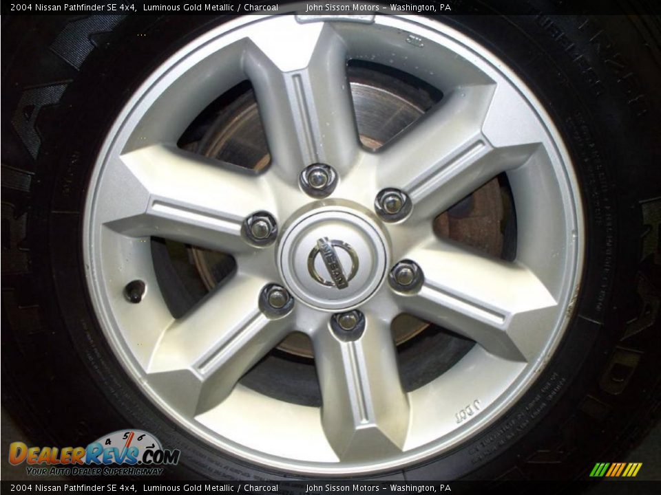 2004 Nissan Pathfinder SE 4x4 Luminous Gold Metallic / Charcoal Photo #13