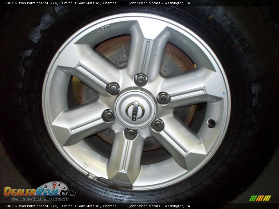 2004 Nissan Pathfinder SE 4x4 Luminous Gold Metallic / Charcoal Photo #15