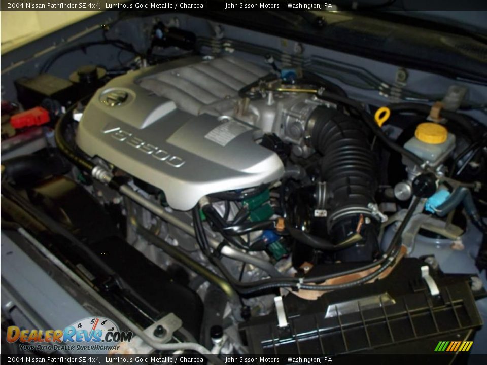 2004 Nissan Pathfinder SE 4x4 Luminous Gold Metallic / Charcoal Photo #17