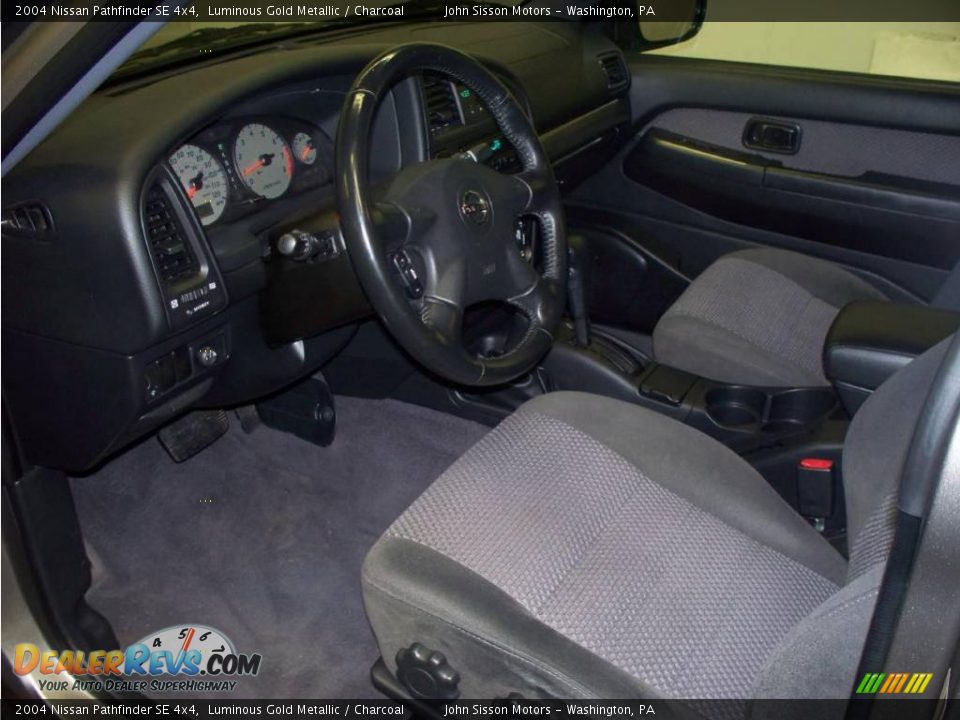 2004 Nissan Pathfinder SE 4x4 Luminous Gold Metallic / Charcoal Photo #19