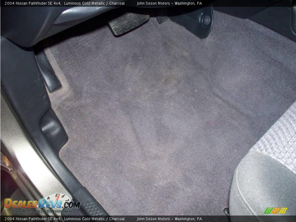2004 Nissan Pathfinder SE 4x4 Luminous Gold Metallic / Charcoal Photo #20