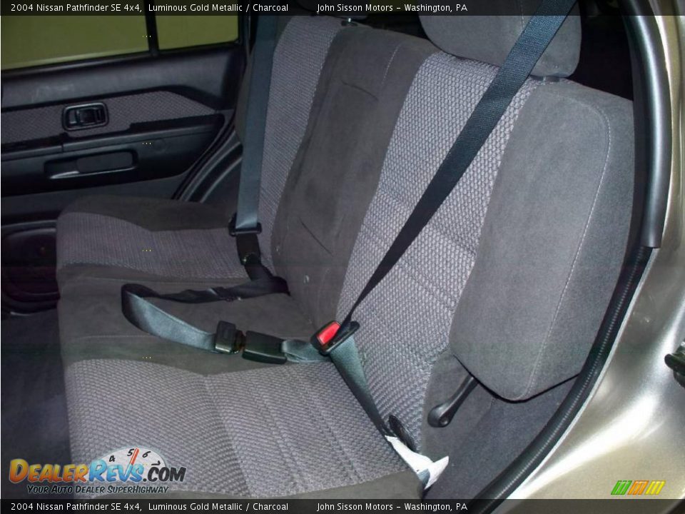 2004 Nissan Pathfinder SE 4x4 Luminous Gold Metallic / Charcoal Photo #23