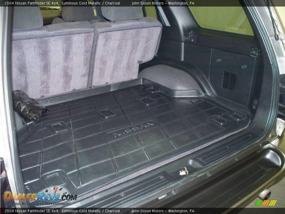 2004 Nissan Pathfinder SE 4x4 Luminous Gold Metallic / Charcoal Photo #24