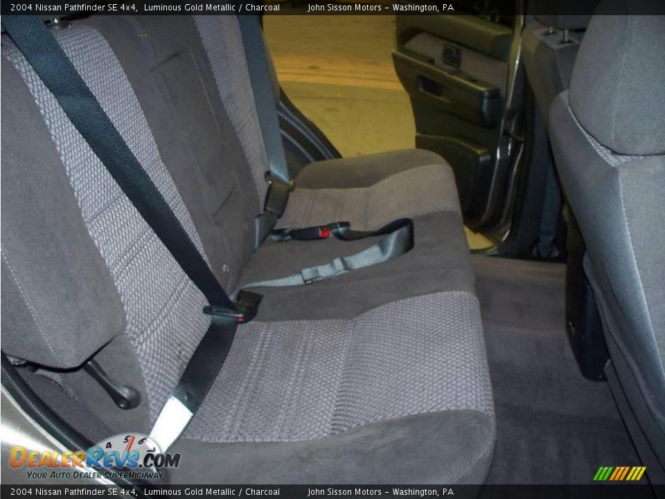 2004 Nissan Pathfinder SE 4x4 Luminous Gold Metallic / Charcoal Photo #30