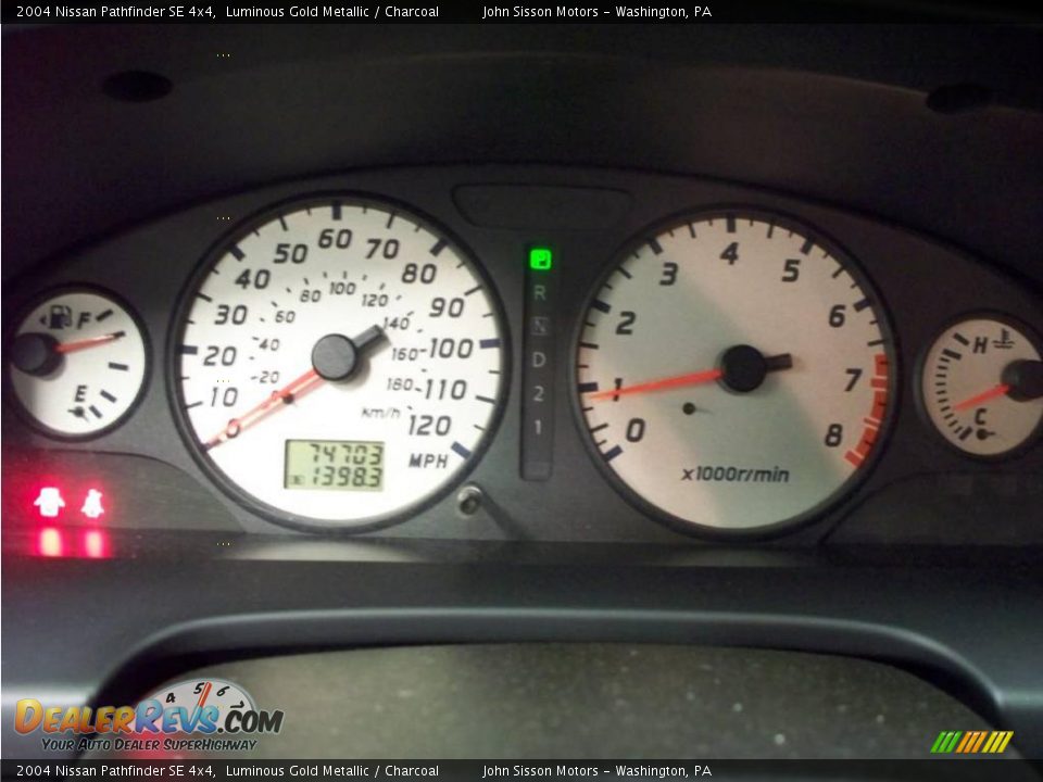2004 Nissan Pathfinder SE 4x4 Luminous Gold Metallic / Charcoal Photo #34